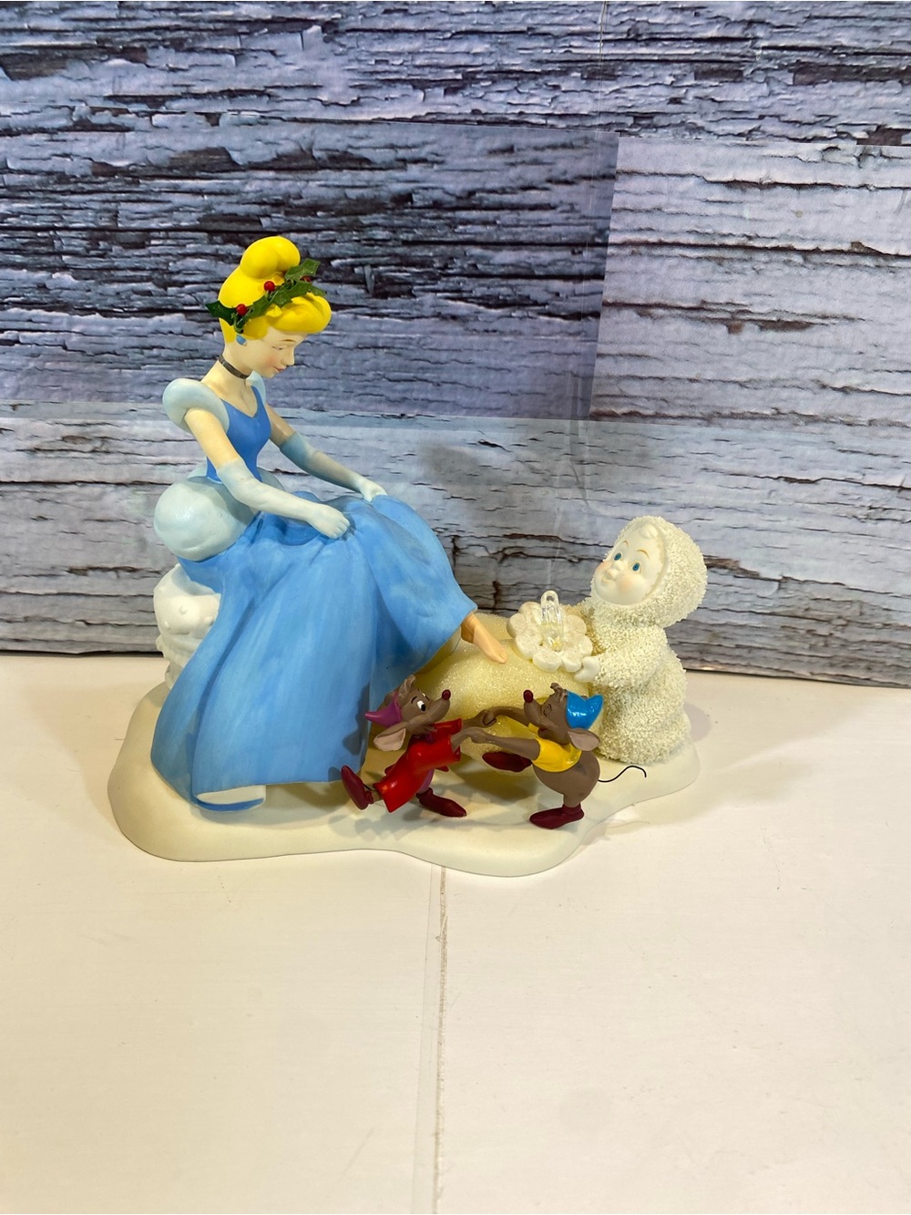 Snowbabies 69830 Disney Cinderella “If The Shoe Fits” Dept 56 With Original Box